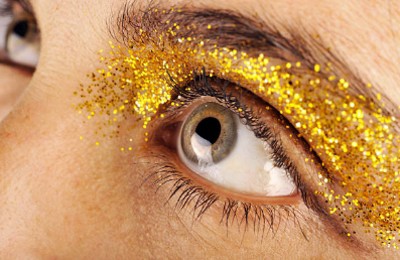 pegar el Glitter en los ojos en 3 pasos