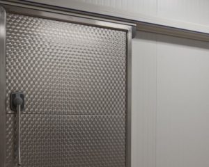 Cómo instalar una puerta corrediza de metal
