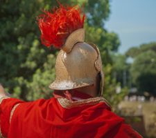 Cómo hacer un casco romano de metal