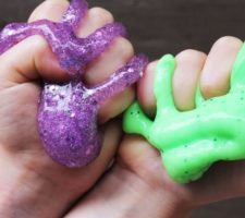 ¿Cómo hacer slime con bicarbonato y cola blanca?