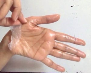 Cómo quitar super glue de las manos