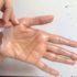 Cómo quitar super glue de las manos