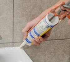 Guía para comprar un buen sellador de juntas de baño